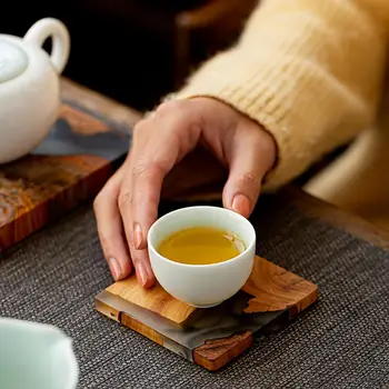 Kiváló minőségű tuja szőnyeg stabil, erős, környezetbarát, átlátszó gyanta textúrájú tea alátét