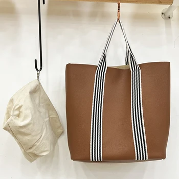 Vintage táskák nőknek Kézitáska és pénztárcák Luxus Designer 2023 Új PU-ban, csíkos, belső zsebes hónalj vállvödörrel
